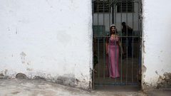 "قاتلة".. تتوج بلقب ملكة جمال السجون في البرازيل!