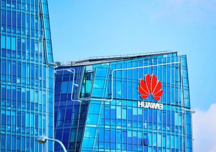 مفوض الاتحاد الأوروبي: علينا أن نقلق بشأن هواوي