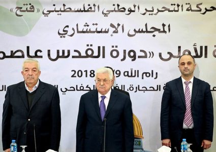 الرئيس الفلسطيني محمود عباس يرأس اجتماعًا للمجلس الاستشاري لحركة فتح في مدينة رام الله بالضفة الغربية في 9 ديسمبر 2018.