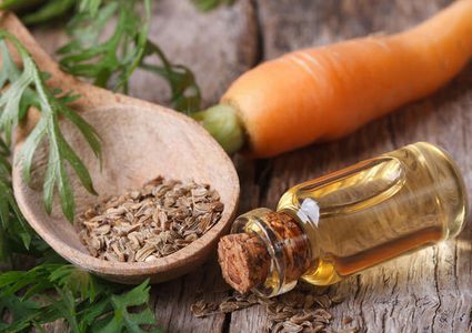 فوائد زيت الجزر لصحة الجسم والبشرة والشعر