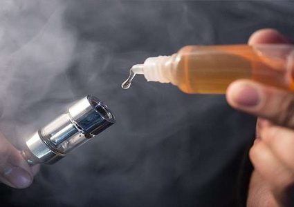 4 مخاطر تهدد محبي السجائر الإلكترونية