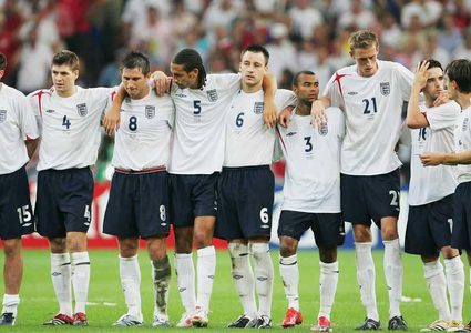 كشف تفاصيل "رحلة الرعب" لطائرة منتخب إنجلترا