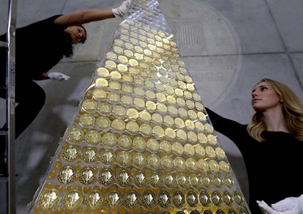 تعرف على أغلى شجرة عيد ميلاد من الذهب الخالص