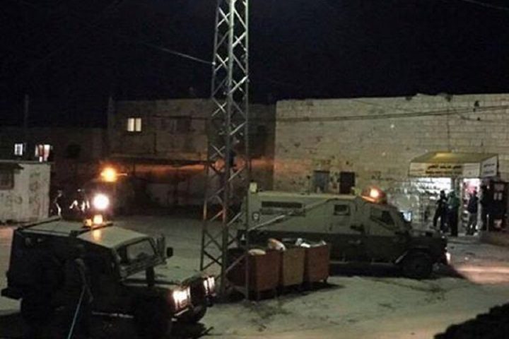 مستوطنون يهاجمون منزلا في حوارة