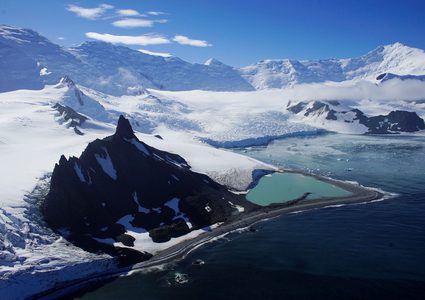 العثور على قاعدة عسكرية وحضارة قديمة في القطب