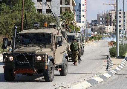 قوات الاحتلال تقتحم مقر "وفا" وتستهدف الموظفين