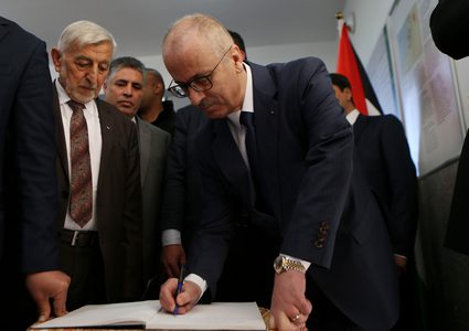 الحمد الله يفتتح بنك الجينات الفلسطيني والمعشبة الوطنية ومختبر الصحة النباتية المركزي ومشتل الشهداء الحرجي