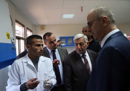 خلال جولته في جنين
الحمد الله يفتتح بنك الجينات الفلسطيني والمعشبة الوطنية ومختبر الصحة النباتية المركزي ومشتل الشهداء الحرجي