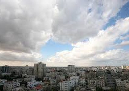 أجواء غائمة جزئيًّا وفرصة ضعيفة لسقوط أمطار خفيفة