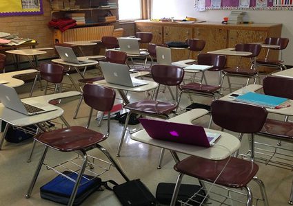 أستاذ يقتل طالبا بعصا خشبية