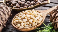 8 فوائد لـ بذور الصنوبر