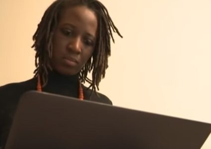 من أطلق الشرارة الأولى لحراك "السترات الصفراء"؟