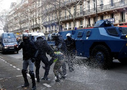 الكشف عن سلاح سري لوقف احتجاجات السترات الصفراء