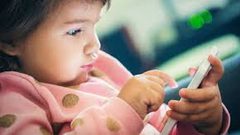كلما زاد استخدام الأطفال للهواتف قل ذكاءهم