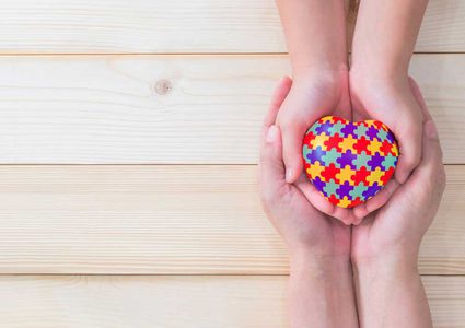 مرض التوحد ينتقل من الأشقاء الكبار إلى الأصغر سناً