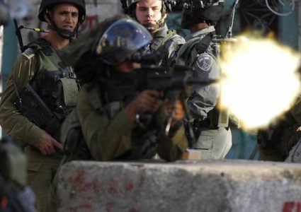 إصابة ثلاثة شبان بالرصاص الحي واعتقال أربعة أشقاء