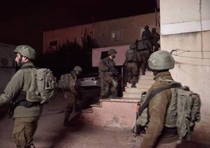 اعتقال 7 مواطنين في الضفة