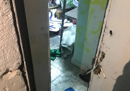 الاحتلال يقتحم جامعة القدس ويحطم أبوابها