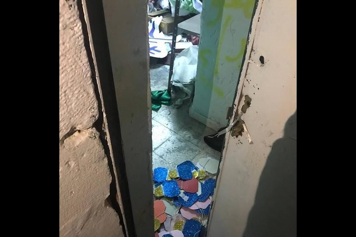 الاحتلال يقتحم جامعة القدس ويحطم أبوابها