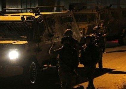 قوات الاحتلال تغلق طريق الجلزون برام الله