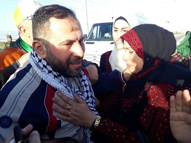 الاحتلال يُفرج عن أسيرين من غزة