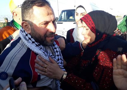 الاحتلال يُفرج عن أسيرين من غزة