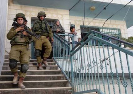 اقتحامات واسعة لمنازل المواطنين في البيرة