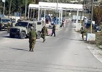 الاحتلال يغلق حاجز بيت إيل ومفترق عين سينيا