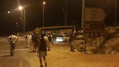 مستوطنون يهاجمون خمسة منازل ومركبات للمواطنين بحوارة