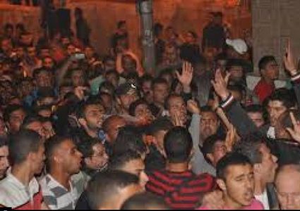 مسيرات عفوية بطولكرم ومداهمات للاحتلال فجرا