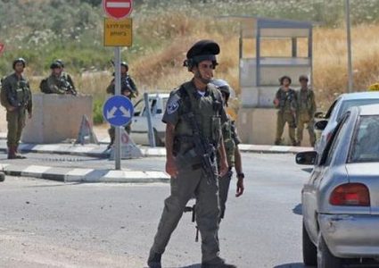 مستوطنون يهاجمون مركبات المواطنين على امتداد شارع 60