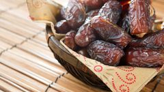 تعرفوا على فوائد تناول التمر كل صباح