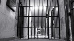 السجن مدى الحياة لرجلان قتلا شابة والتهماها!