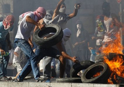 مواجهات وحداد وإضراب بالضفة