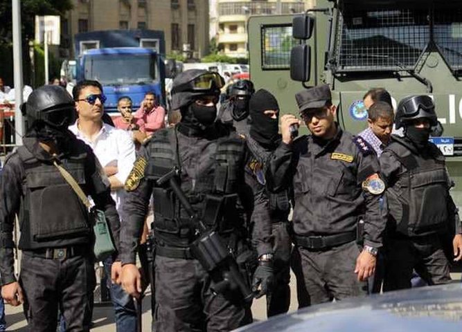 شرطي مصري يقتل اثنين من الاقباط في المنيا