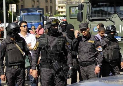 شرطي مصري يقتل اثنين من الاقباط في المنيا