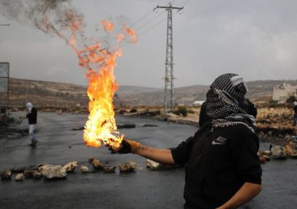 إصابات بالغاز بمواجهات مع الاحتلال غرب ضاحية شويكة