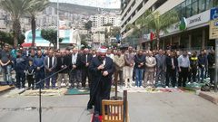 المئات يؤدون صلاة الجمعة "الوفاء للشهداء" وسط نابلس