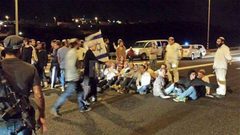 المستوطنون يغلقون طريق قلقيلية نابلس