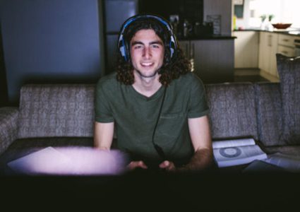 لماذا يدمن الرجال ألعاب الفيديو أكثر من النساء؟