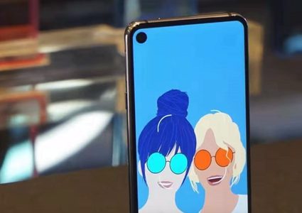 "سامسونغ" تستعرض هاتفا غير مسبوق!