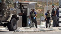 مستوطنون يهاجمون مركبات المواطنين على حاجز زعترة