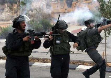 إصابات بالرصاص والاختناق خلال مواجهات مع الاحتلال في المغير