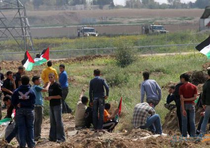 75 إصابة بينهم صحفيين و7 مسعفين خلال مسيرات سلمية شرق غزة