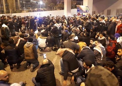 الاردن: إصابة 10 من عناصر الأمن خلال وقفة احتجاجية