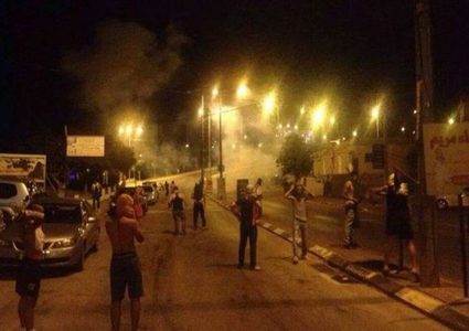 إصابات بالاختناق خلال مواجهات مع الاحتلال في مخيم العروب