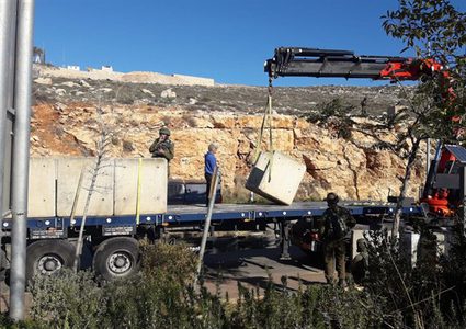 الاحتلال ينشر المكعبات الاسمنتية في أكثر من 20 منطقة بالضفة