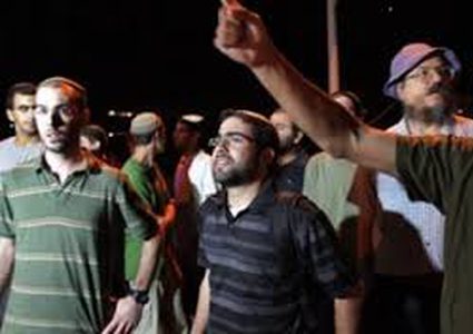 مستوطنون يهاجمون مركبات المواطنين شرق سلفيت