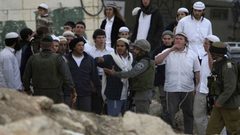 مستوطنون يحاولون اقتحام قرية بيتين شرق رام الله