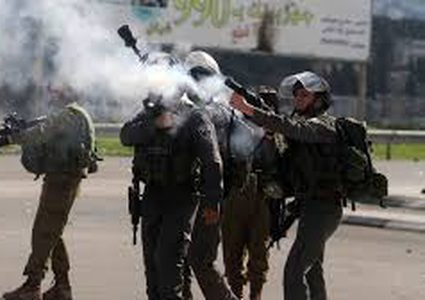 حالات اختناق في مدرسة الخليل الأساسية جرّاء غاز مسيل للدموع